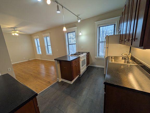 4th image of 1900 W Dickens Ave Unit 1R