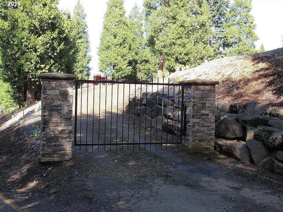1st image of Jewel Dr