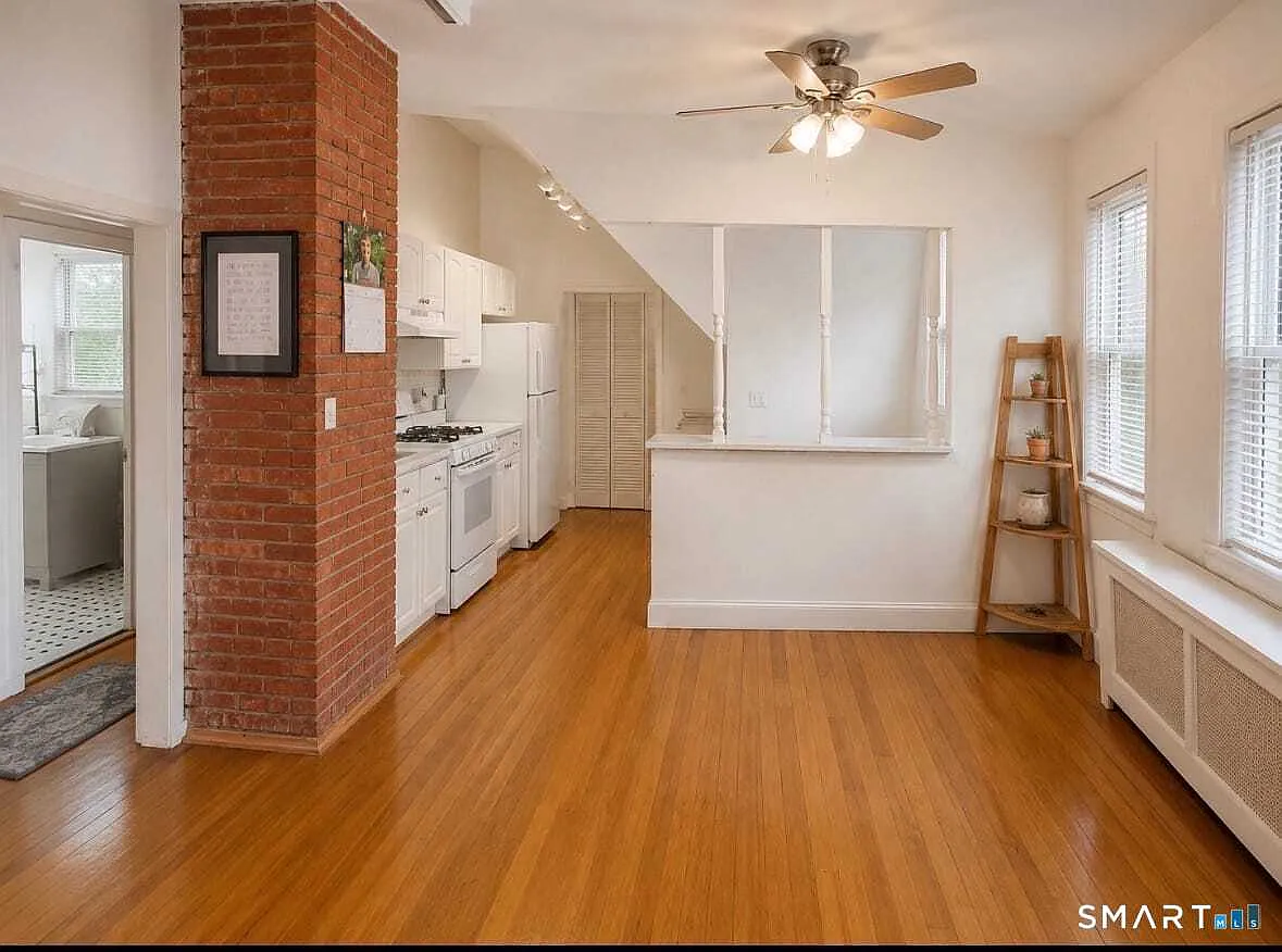 2 bed, 1.0 bath, 2932 sqft, $1,850 — Photo 2