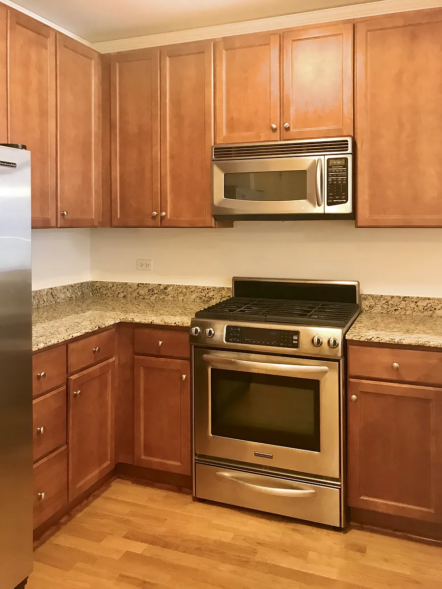 Kitchen - 450 E Waterside Dr #407