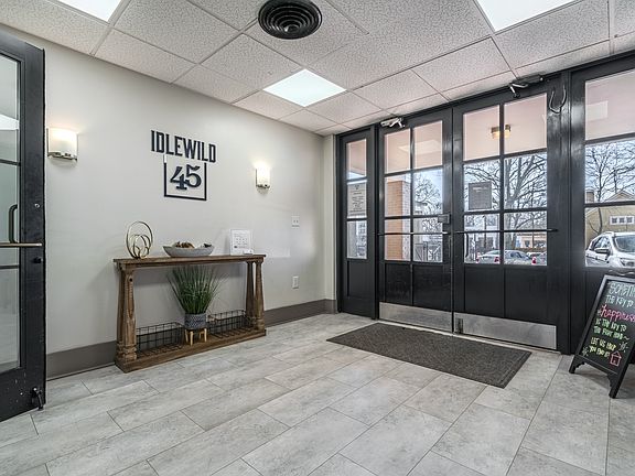 4th image of 45 S Idlewild St APT 907