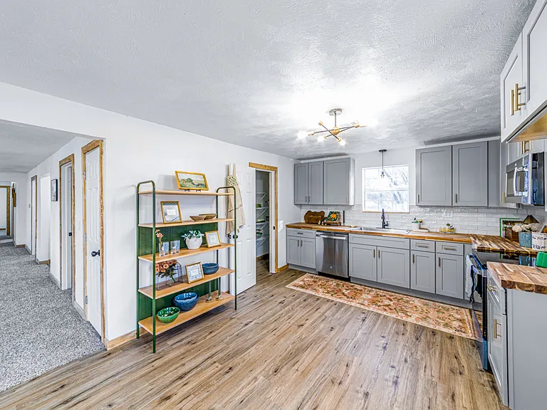 412 N Ripley Rd — Photo 3