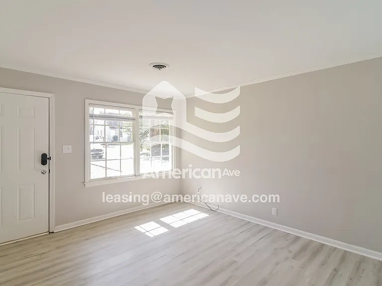 687889_005_wm_-_living_room_13575713.jpg
