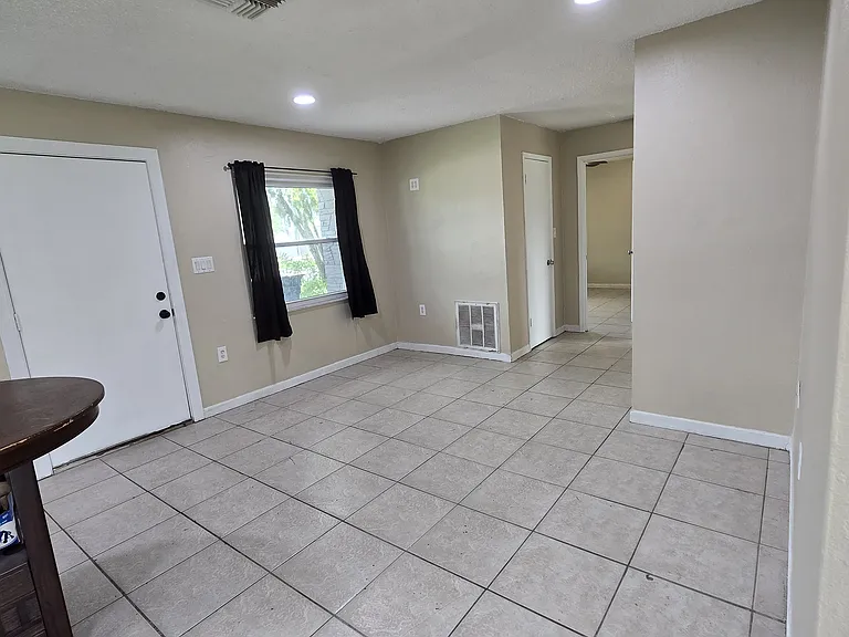 1101 Skyview Blvd #1 — Photo 5
