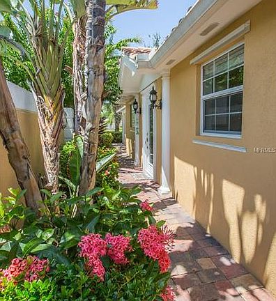 4th image of 11923 Delfina Ln