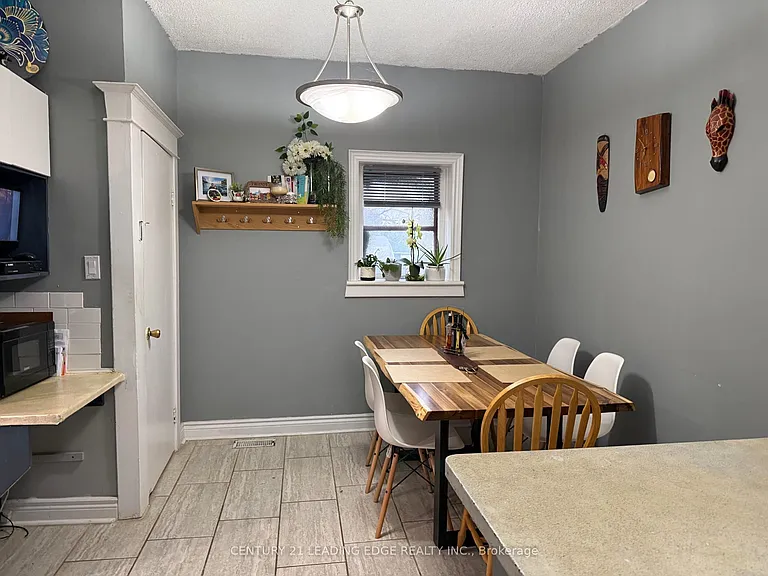 273 Clarke St — Photo 5
