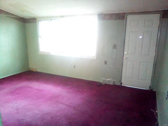 3rd image of 4489 Vine Blvd