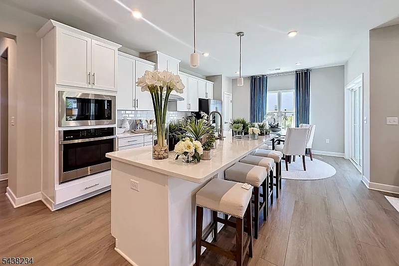 3 bed, 3.0 bath, $4,500 — Photo 3