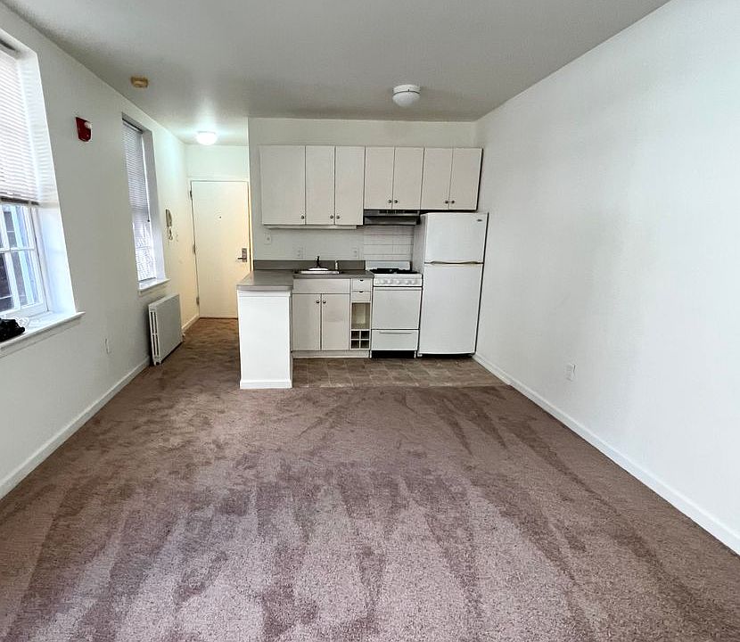 1st image of 1314 Pine St APT 1R
