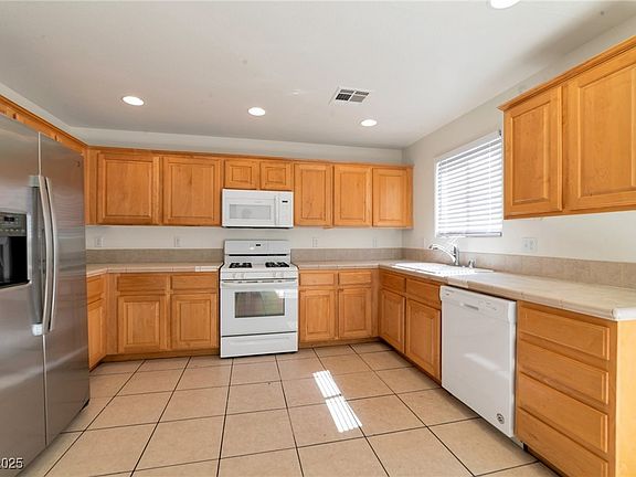 5th image of 10673 Alondra Peak St