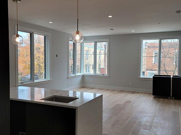 5th image of 810 N Uber St #3