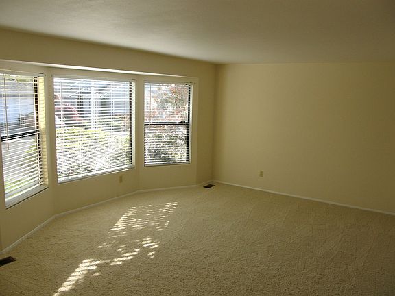 3rd image of 3118 SE Balboa Dr