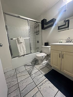 4th image of 150 W 51st St APT 1614