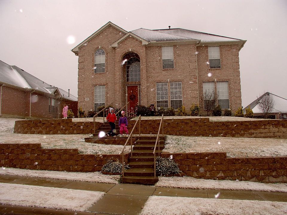 First snow of 2004.