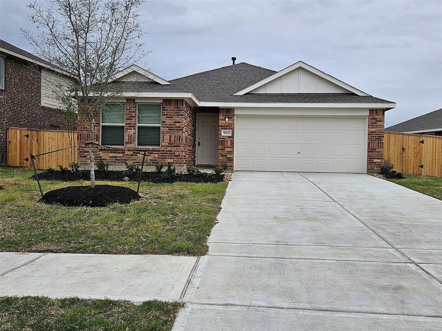 4 bed, 2.0 bath, 1847 sqft, $2,150 — Photo 3