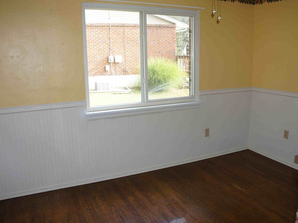 2nd image of 4871 Hialeah Dr