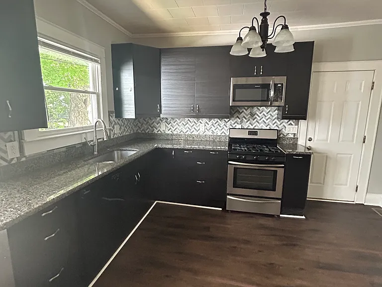 73 Douglas Ave NW — Photo 16