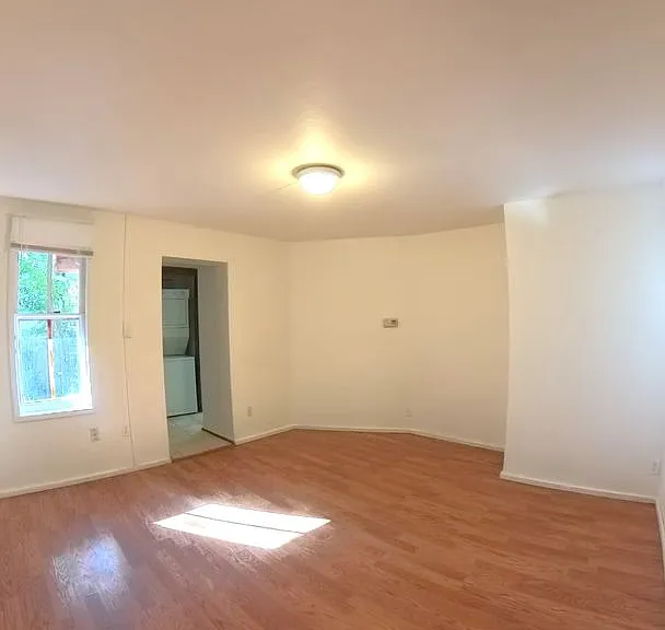 364 Ruxton Ave — Photo 3