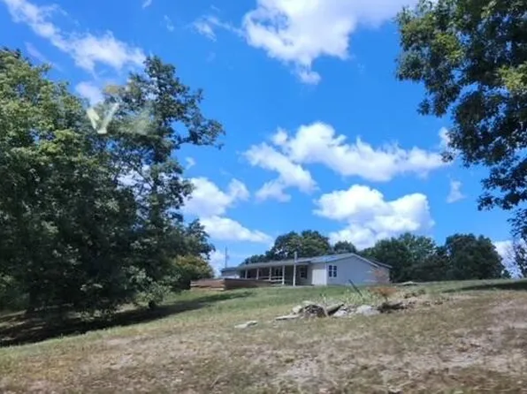 2020 Spout Springs Rd, Irvine, KY 40336