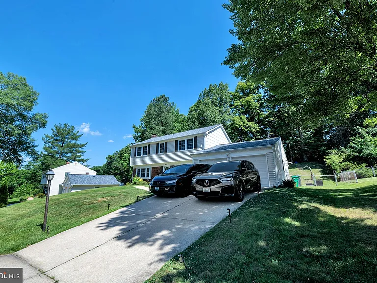 8812 Churchfield Ln — Photo 27