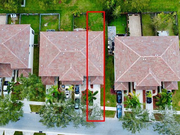 2nd image of 9675 Lago Dr