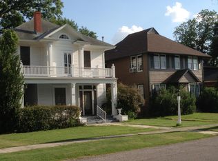 1226 W Russell Pl, San Antonio, TX 78201