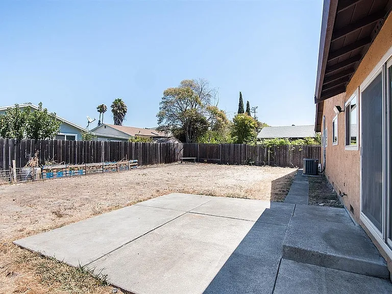 1208 Pheasant Dr — Photo 19