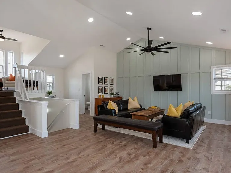 511 W Archdale St #A — Photo 5