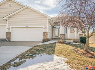 9315 Hillcrest Dr, La Vista, NE 68128