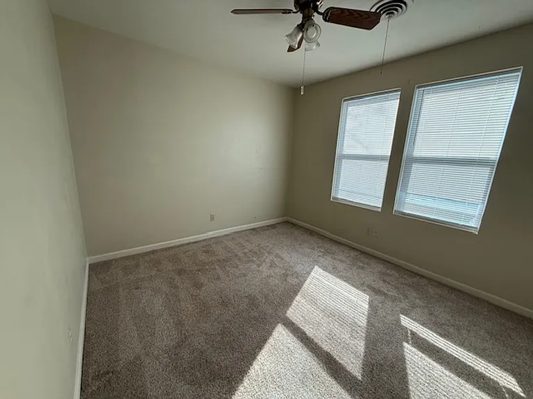 806 Redwood Dr — Photo 9