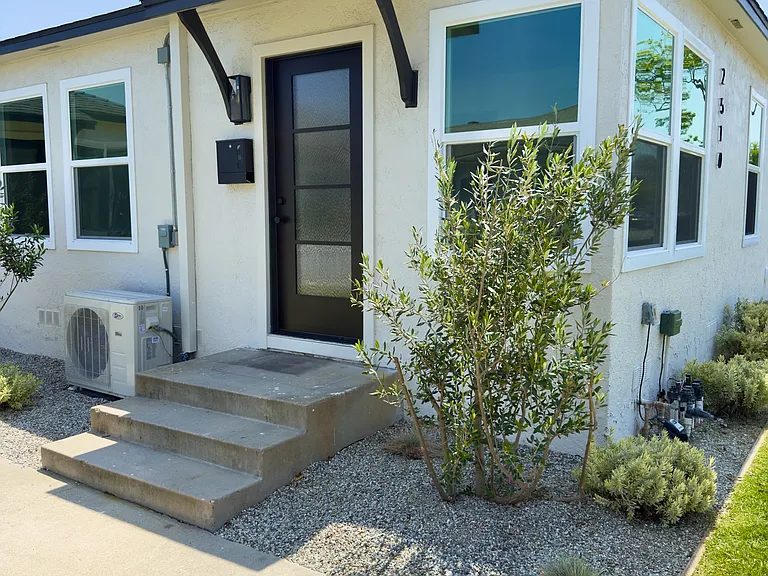 2510 Termino Ave #A — Photo 2