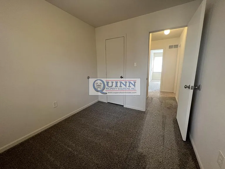 150 E Village Rd — Photo 9