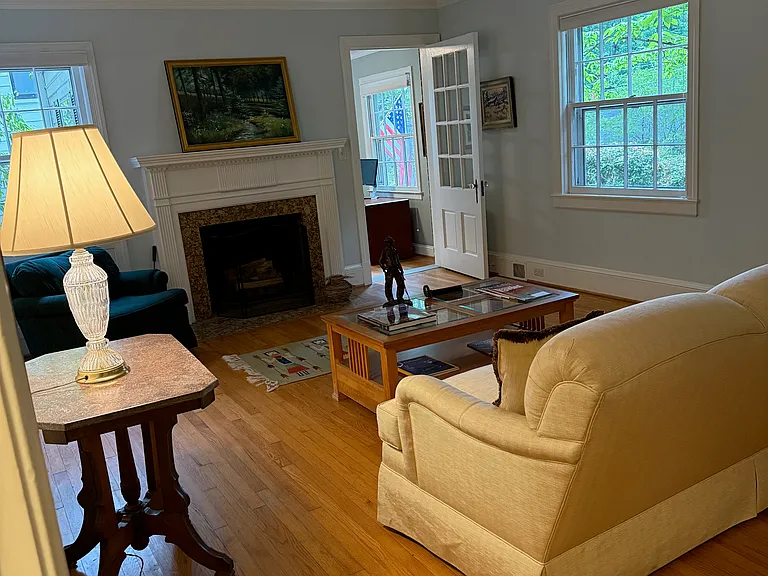 Livingroom (small bedroom/office through the door shown)