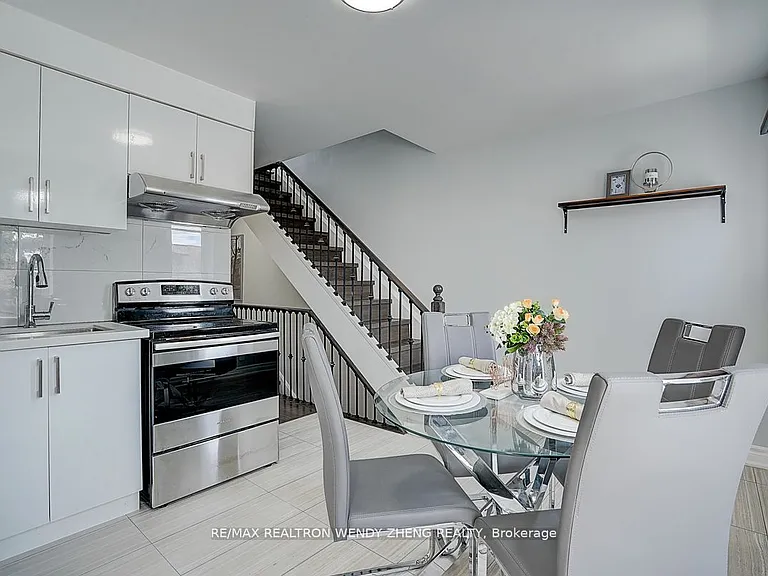245 Montrose Ave #UPPER — Photo 4