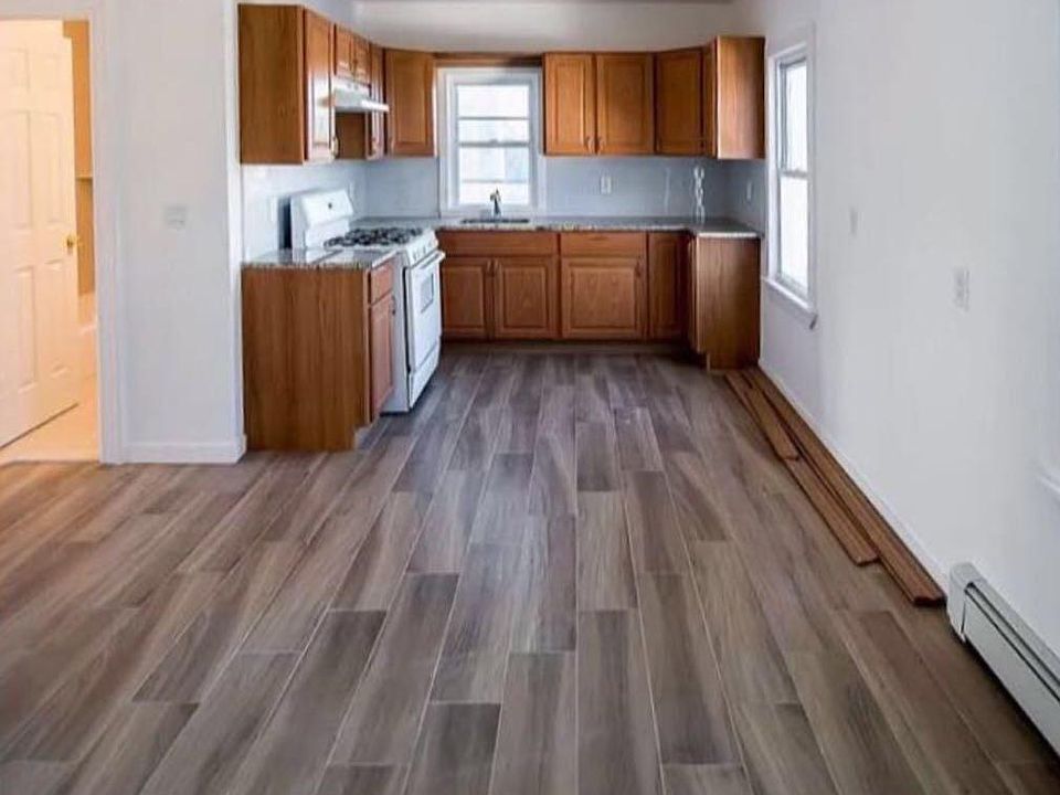 1st image of 246 Grace Ave Floor 2