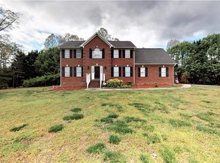 738 Holly Grove Dr, Randleman, NC 27317