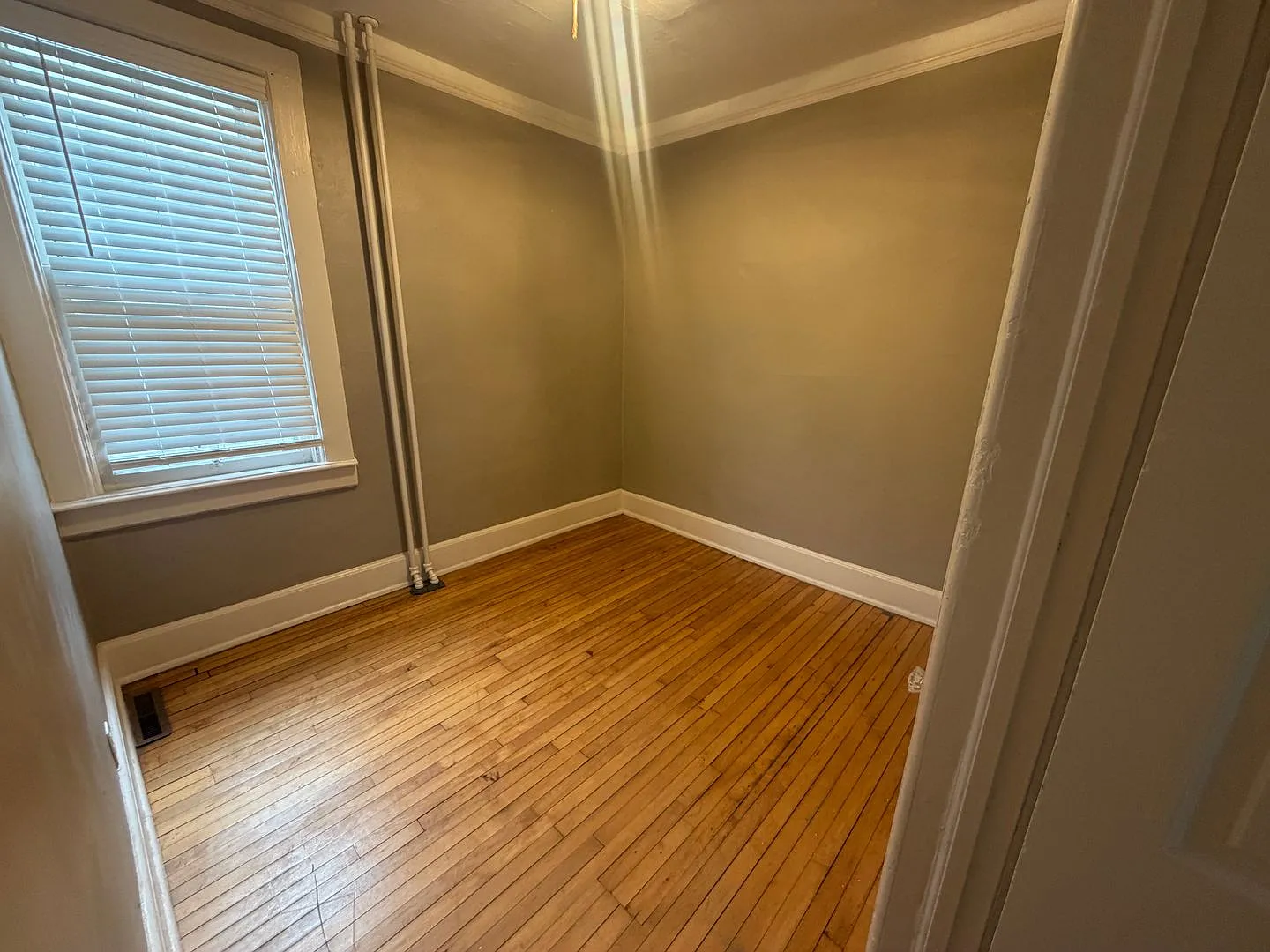 1729 N Warren Ave — Photo 4