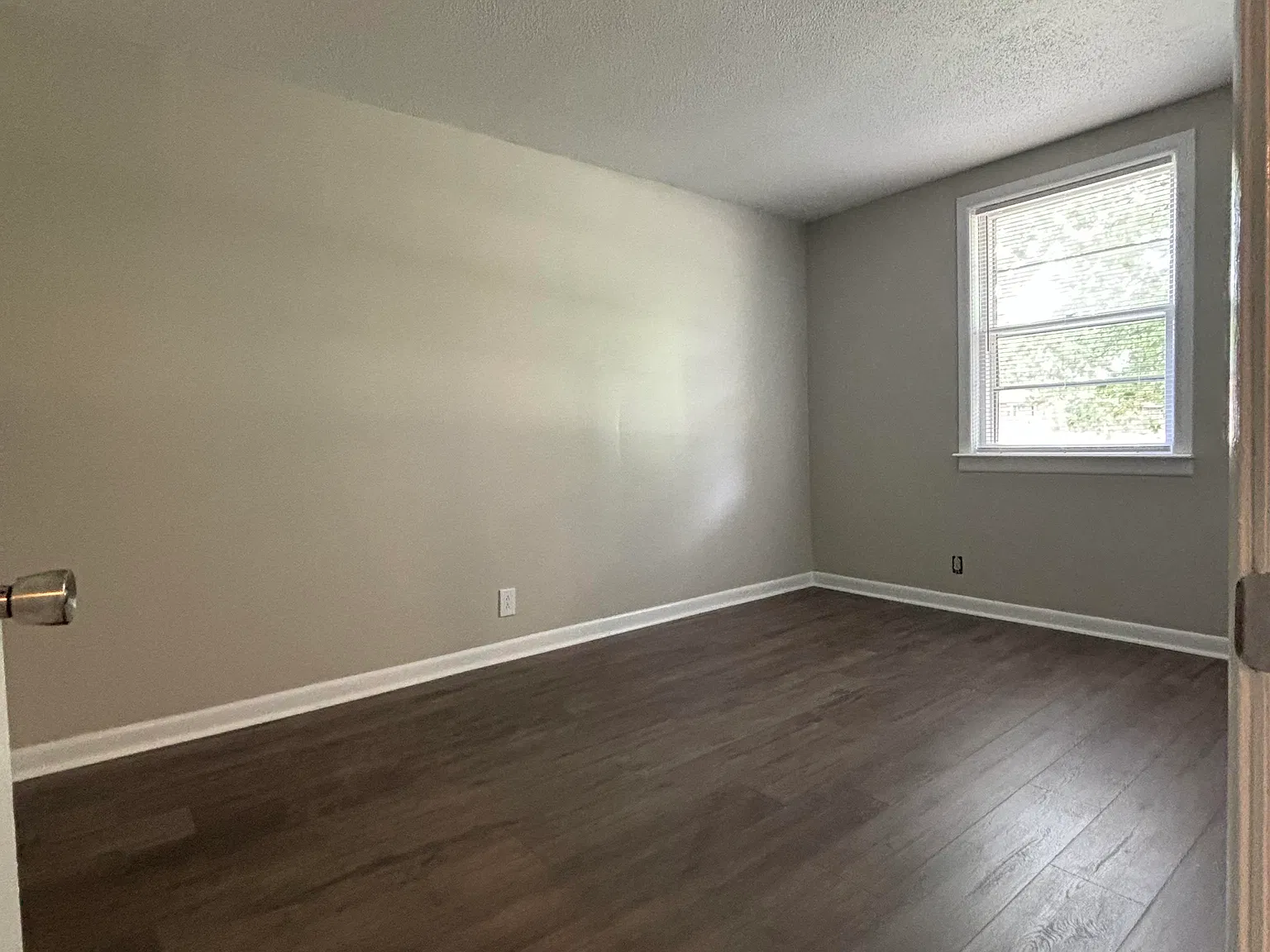 3 bed, 1025 sqft, $1,450 — Photo 3