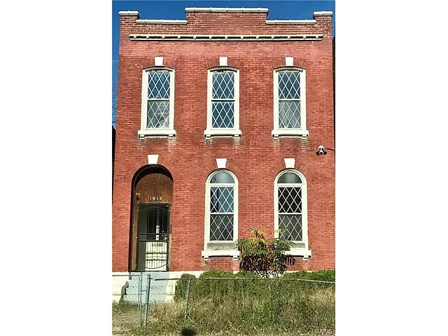 1915 Newhouse Ave photo 1