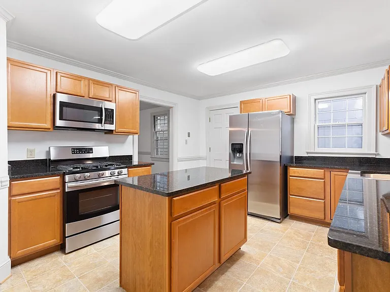 1307 Caroline St — Photo 11
