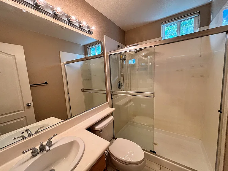 378 Roundhill Dr — Photo 8
