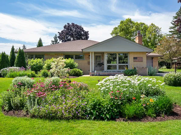 337 Warwick Rd, Deerfield, IL 60015