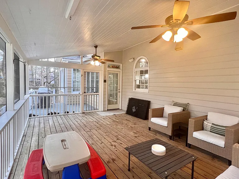 Larger Screened in Porch-2