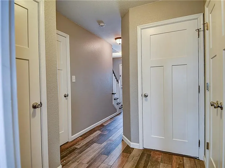 624 Foster Ln — Photo 3