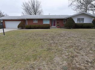 811 W Fairmont Dr, Peoria, IL
