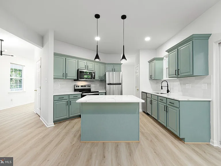 2032 S Langley St — Photo 4