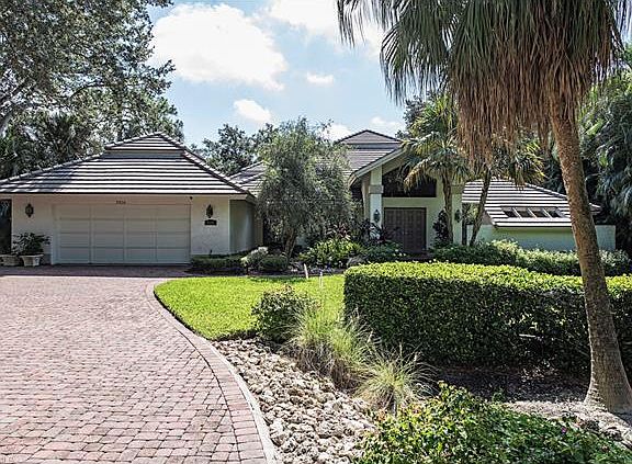 2nd image of 3930 Woodlake Dr