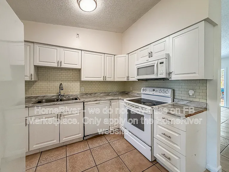 2920 SE Amherst St — Photo 1