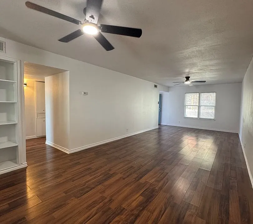 10115 Sahara St