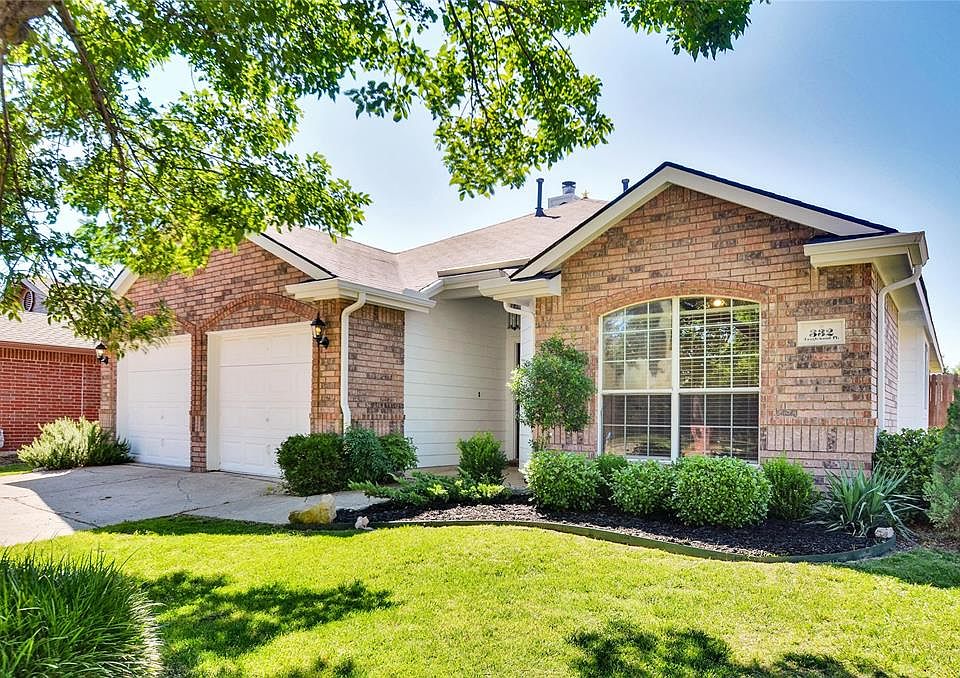 1st image of 332 Tanglewood Pl